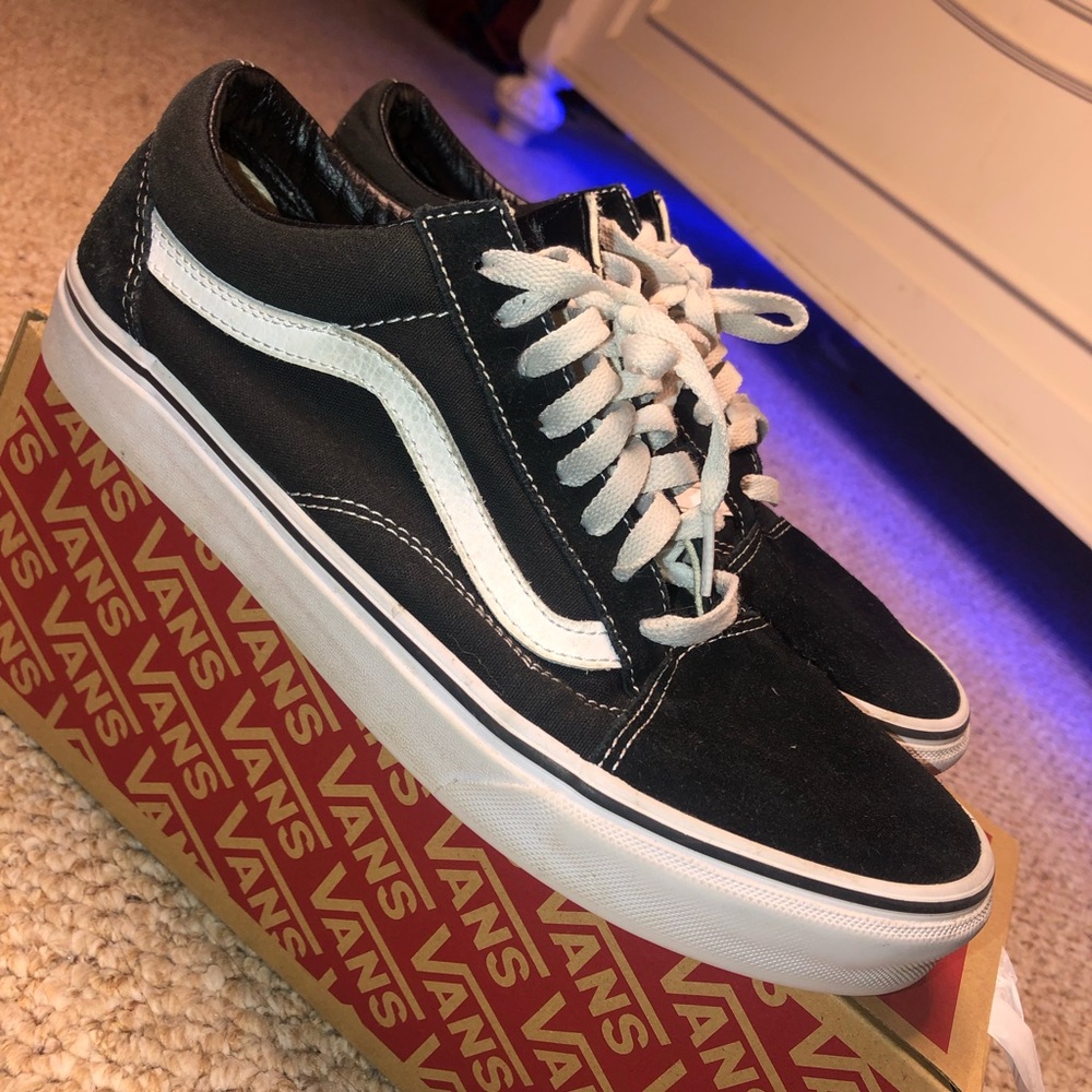 Black Old Skool Vans women’s size 10/men’s size 8